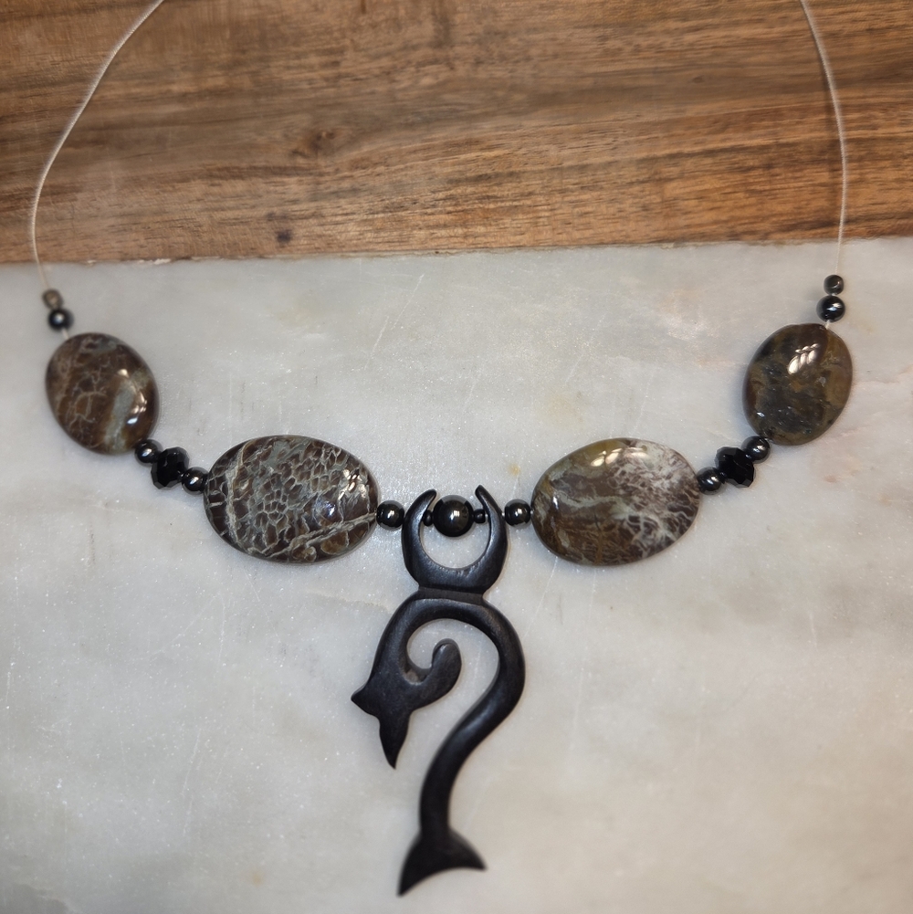 Elegant Black and Drk  Brown Wood & Stone Pendant Necklace